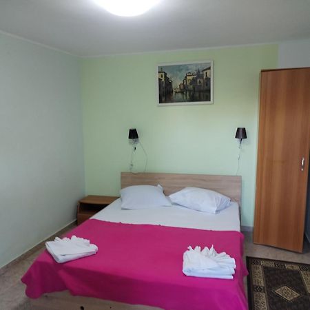 Vila Robert Hotel Schitu Luaran gambar