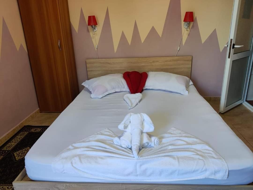 Vila Robert Hotel Schitu Luaran gambar