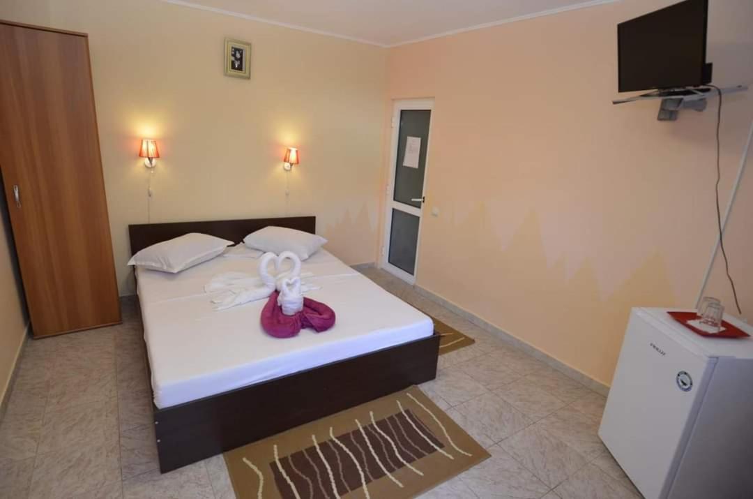 Vila Robert Hotel Schitu Luaran gambar