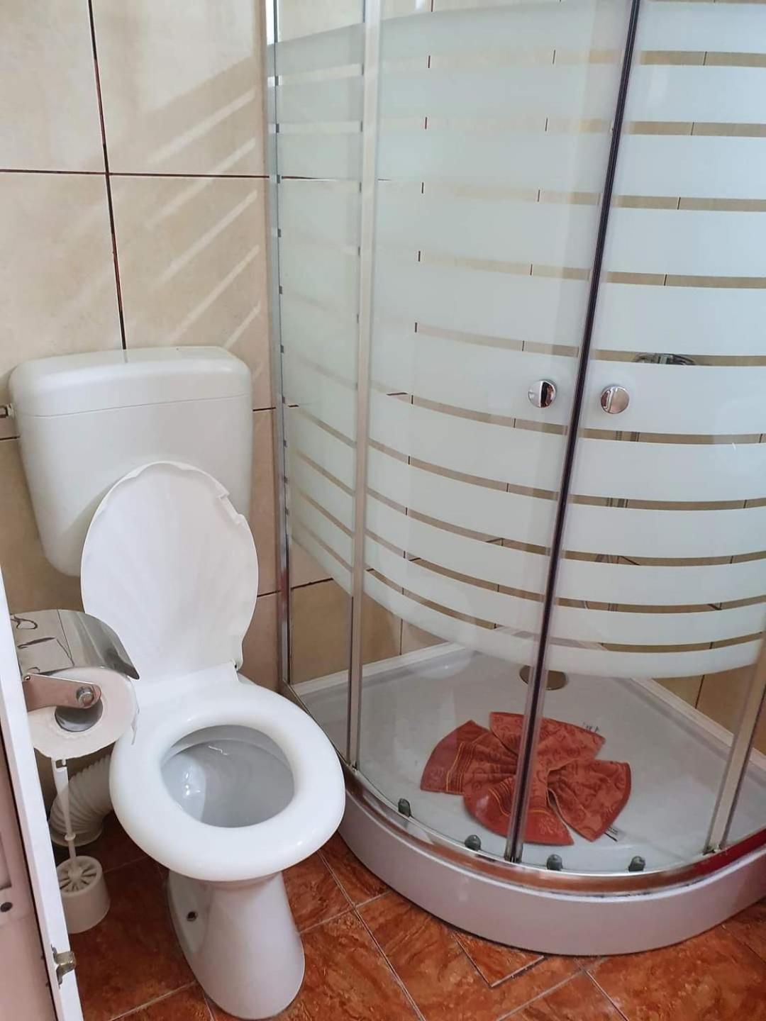 Vila Robert Hotel Schitu Luaran gambar