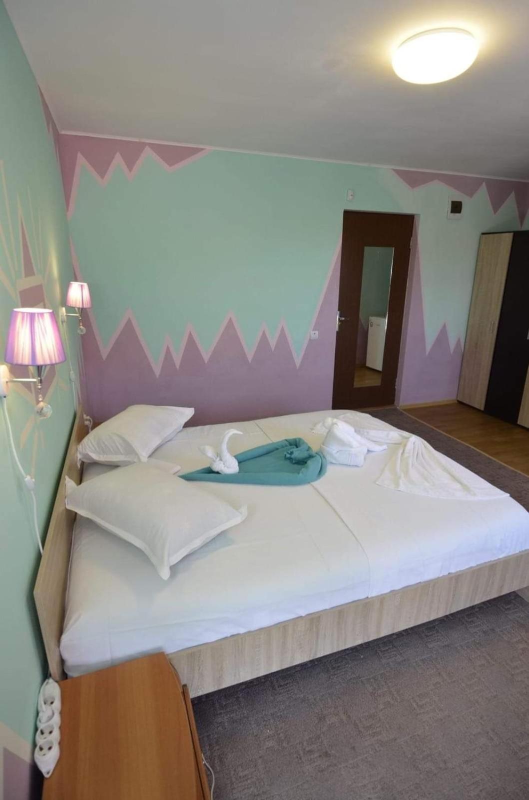 Vila Robert Hotel Schitu Luaran gambar